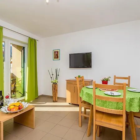 Apartament Mirica *